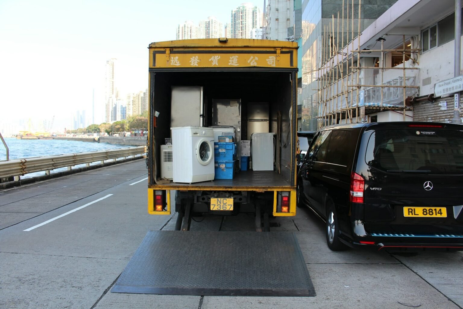 Loading removal van