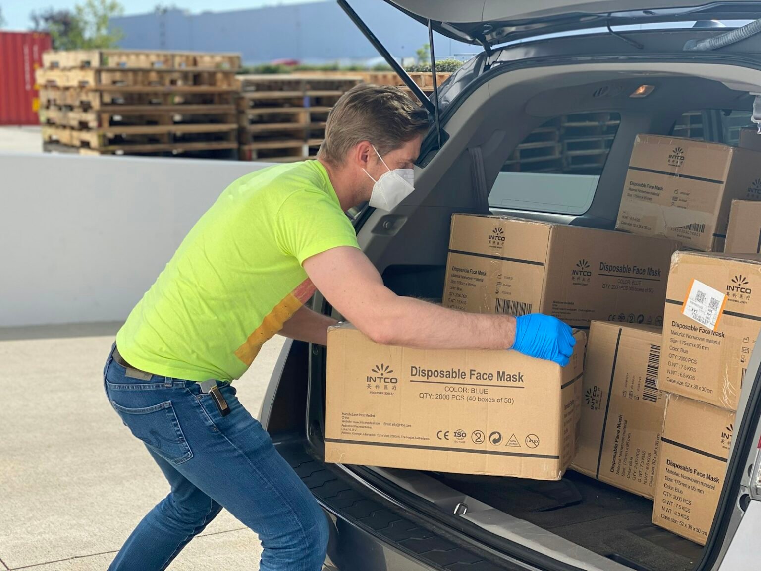 Packing boxes removals